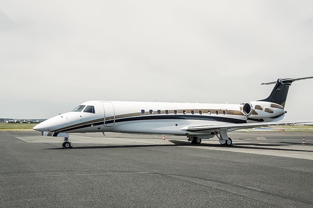 Super midsize business jet