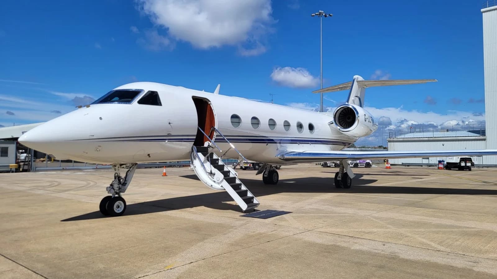 Gulfstream G450 by Roscroft Jets