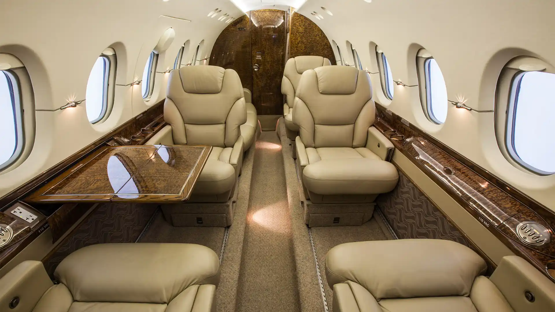 Club seating in Hawker 800XP