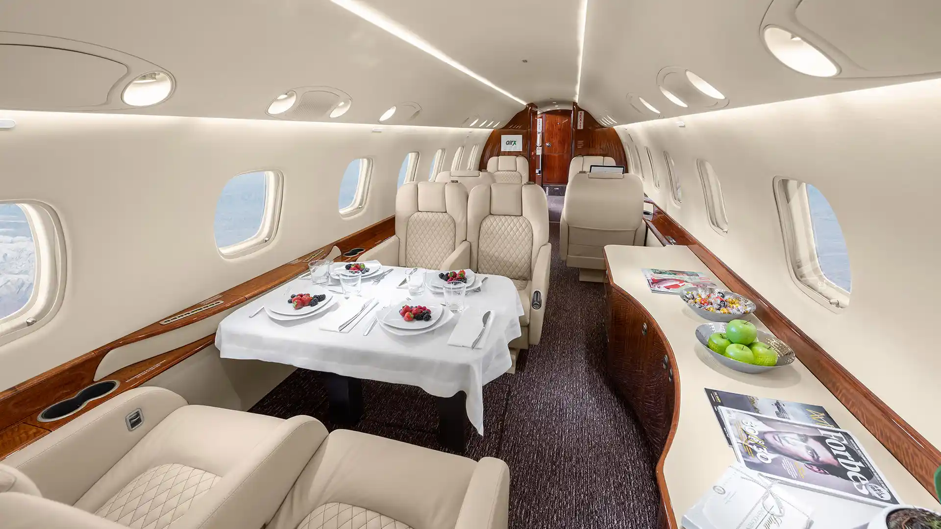 Legacy 600 lounge seating